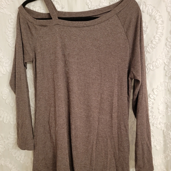 Off the shoulder dark gray sweater - Picture 2 of 5